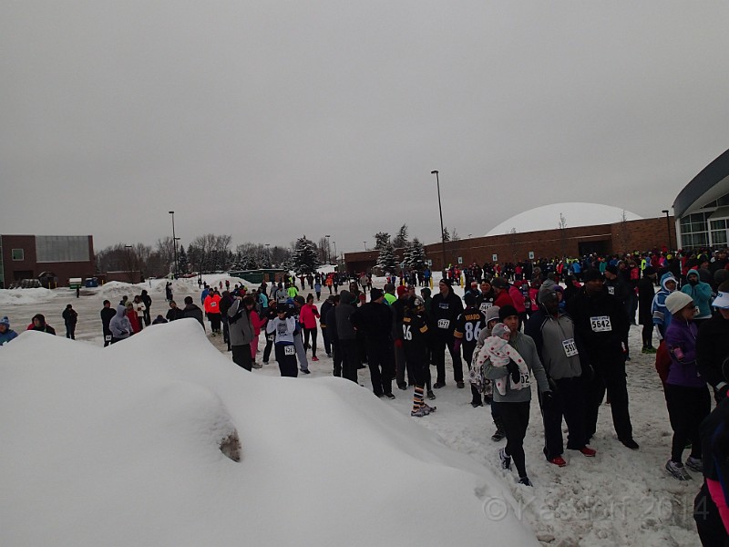 2014 Super 5K 011.JPG - 2014 Super 5K in Novi Michigan. 20 degrees, snowy streets, long walks.